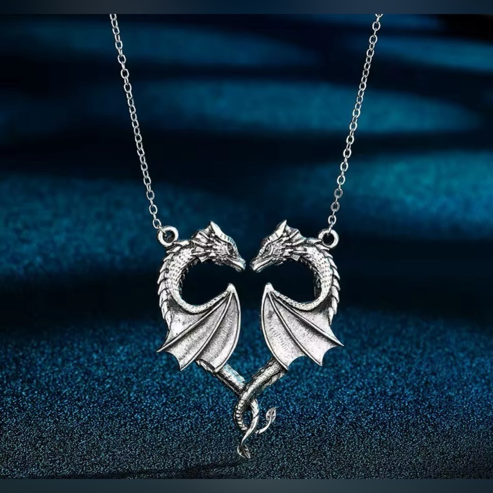 18K White Gold Two Kissing Dragons Heart Necklace - Picture 2 of 10